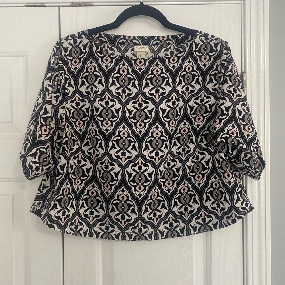 H&M Black Cream Medallion Print Boxy Blouse 3/4 Sleeve Size 8